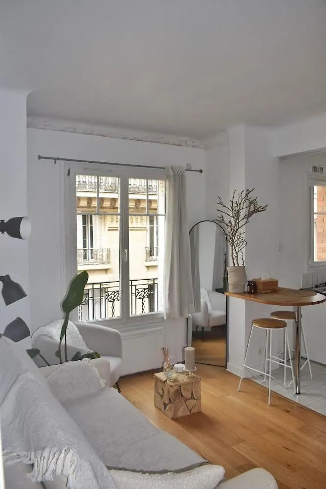 Louis' Haven Paris